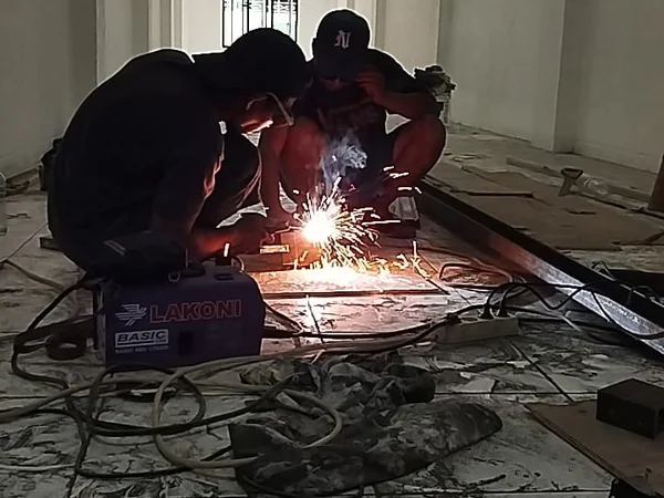 Platform lift barang kapasitas 500 kg untuk gudang logistik